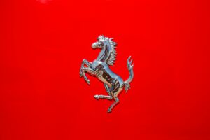 criação de logo Ferrari